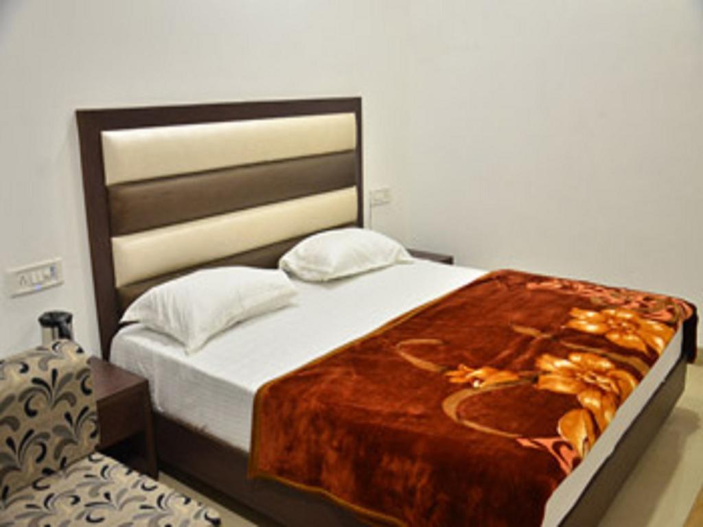 Hotel Popular Amritsar Chambre photo