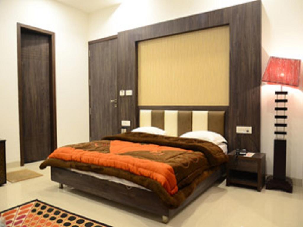 Hotel Popular Amritsar Chambre photo